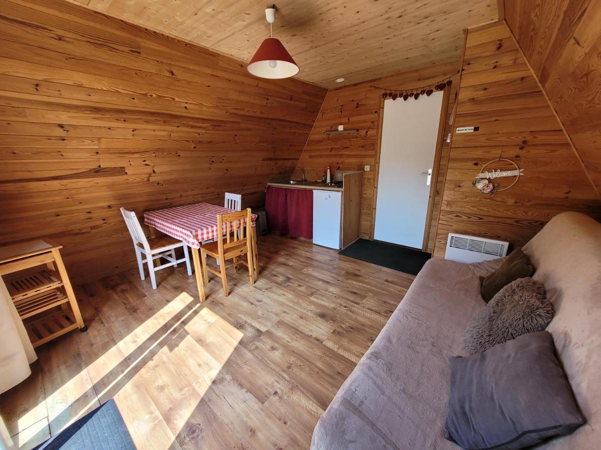 Camping Les Hirondelles Bourg-Sainte-Marie Exterior photo