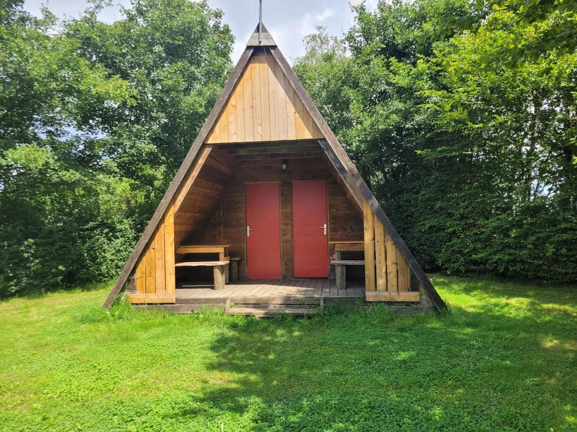 Camping Les Hirondelles Bourg-Sainte-Marie Exterior photo