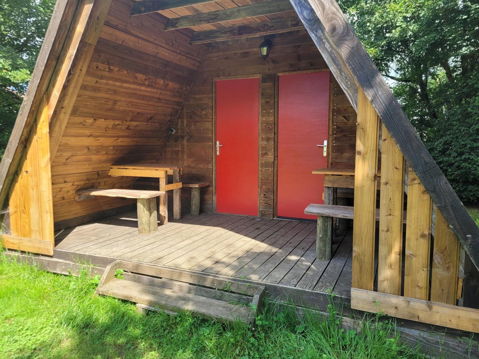 Camping Les Hirondelles Bourg-Sainte-Marie Exterior photo